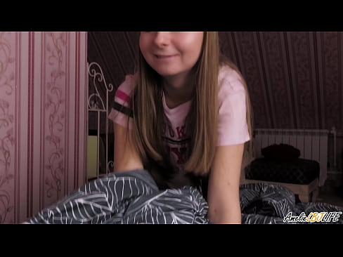 ❤️ Blondie uning BFF ning chuqur so'radi va uning og'ziga Jum oladi ☑ Super pornoda bizda