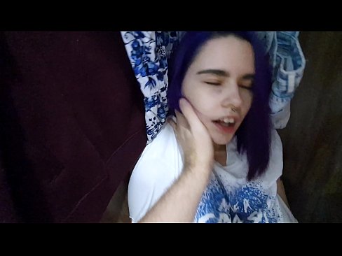 ❤️ Shkafda mening singlimni topib, unga yordam berdi ☑ Super pornoda bizda